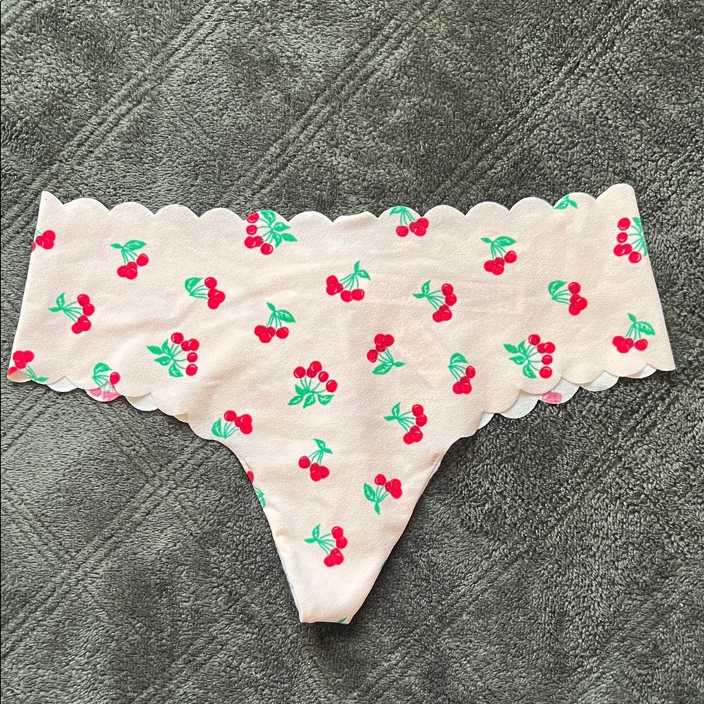 NWT Victoria Secret Sexy Illusions No Show Thong Panty.
